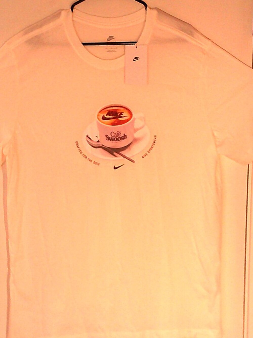 NEW NIKE SPORTSWEAR "Cafe Swoosh Mug Tee" MEN'S WHITE T-SHIRT XL IH1159-133
